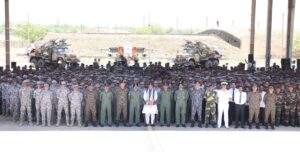 भुज एयरफोर्स स्टेशन पहुंचे रक्षा मंत्री, वायुसेना के पराक्रमी योद्धाओं से की मुलाकात — पाकिस्तान को दी सख्त चेतावनी