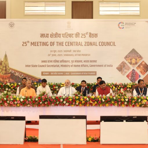 अमित शाह वाराणसी में मध्य क्षेत्रीय परिषद की बैठक की अध्यक्षता करते हुए