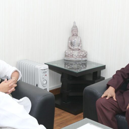 राजनाथ सिंह और रामविलास पासवान की एक बैठक के दौरान बातचीत करते हुए तस्वीर