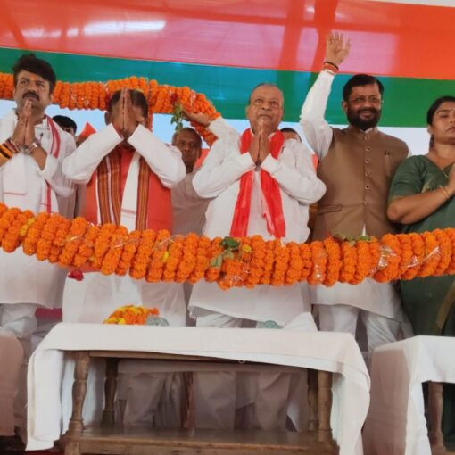 राजापुर बड़हरा विधानसभा एनडीए कार्यकर्ता सम्मेलन में मंच पर मौजूद नेता