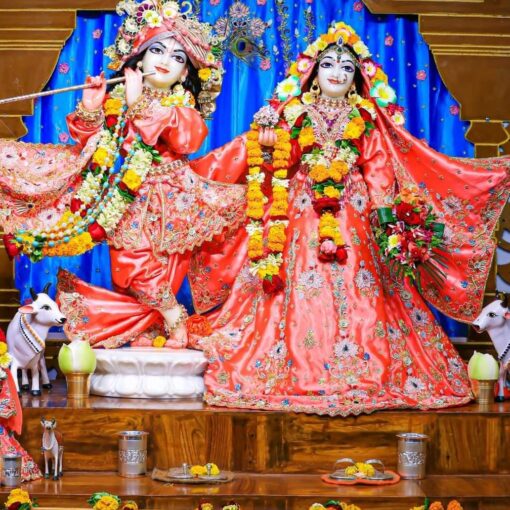 ध्यानमग्न मनुष्य के चारों ओर सूर्य, अग्नि, चंद्रमा, जल, वायु और अन्य 14 साक्षियों के प्रतीक — कर्मों के साक्षी दर्शाते हुए।